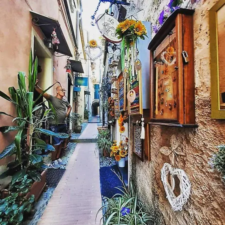 Nel Borgo Medievale Di - Lenottimediterranee Guest house *