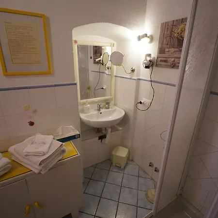 Nel Borgo Medievale Di - Lenottimediterranee Guest house