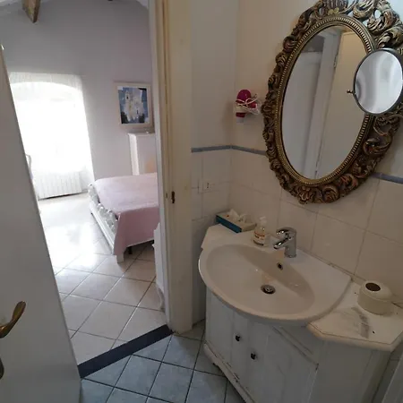 Guest house Nel Borgo Medievale Di - Lenottimediterranee