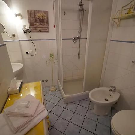 Nel Borgo Medievale Di - Lenottimediterranee Guest house *